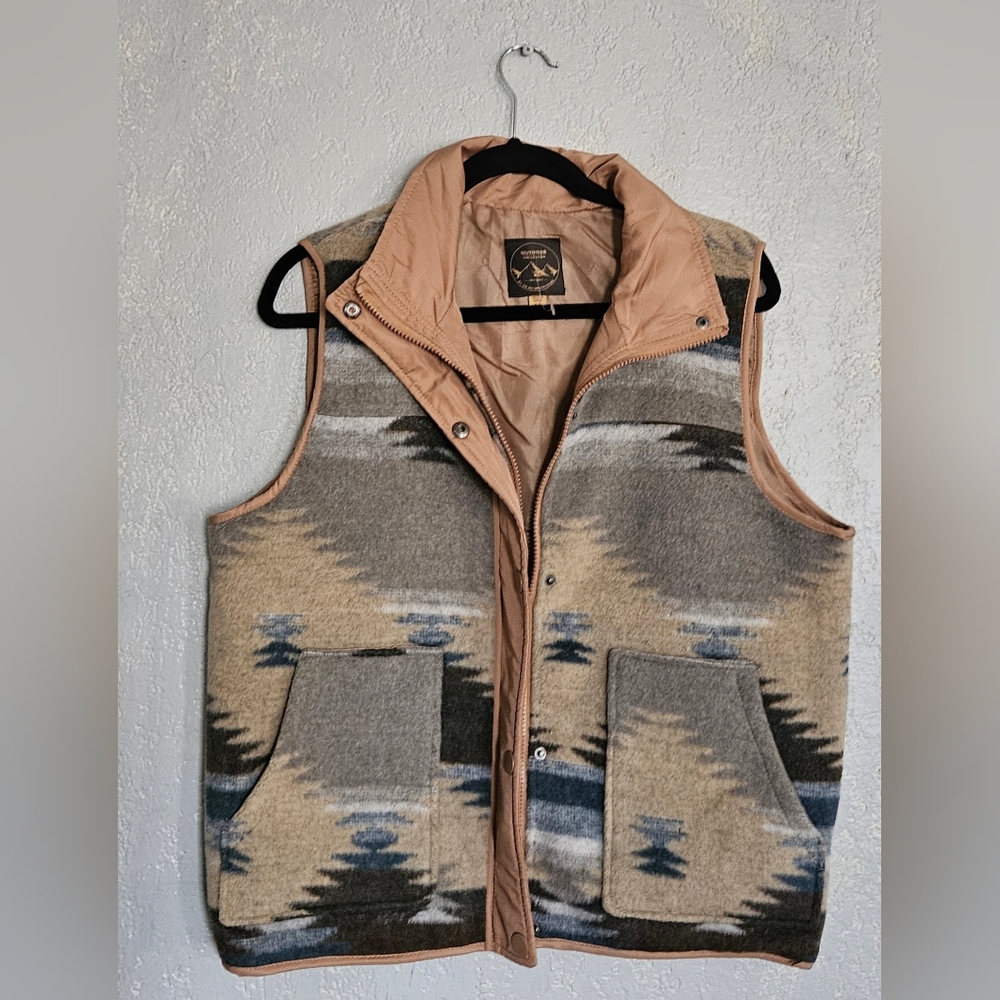 Outdoor collection  Men's Fleece  Tan/Gray Vest Size M